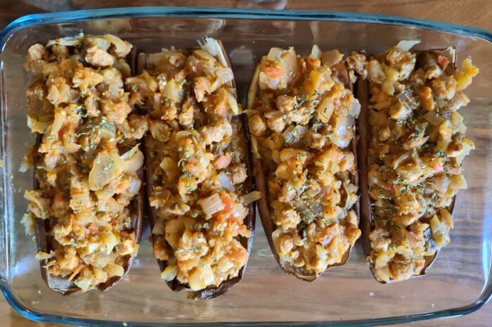 Berenjenas rellenas al horno con soja texturizada.